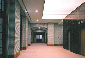 写真：1階エレベーターホール