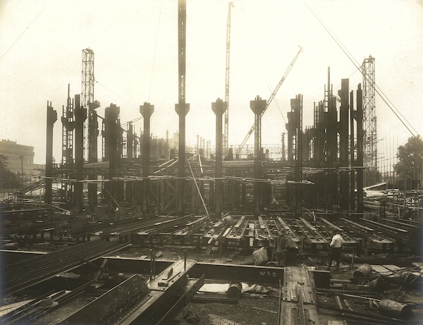 建物本体工事の様子